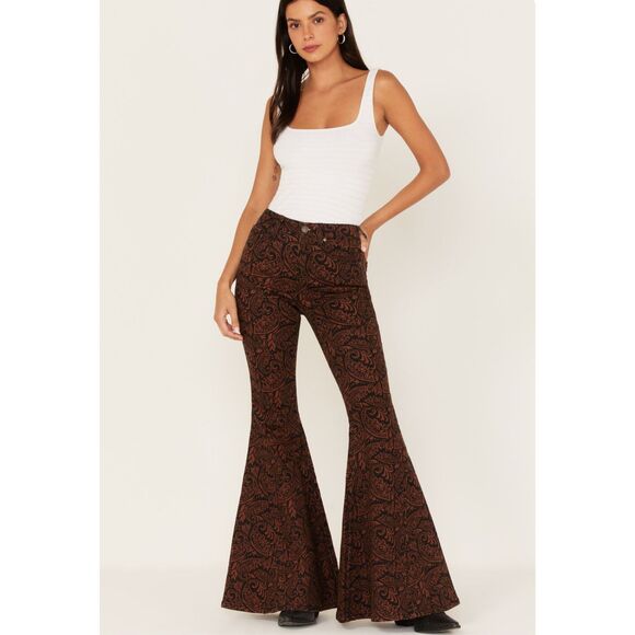SHYANNE WOMEN'S PAISLEY PRINT SUPER FLARE JEANS in Chocolate Nwt Size 33 - Picture 1 of 6